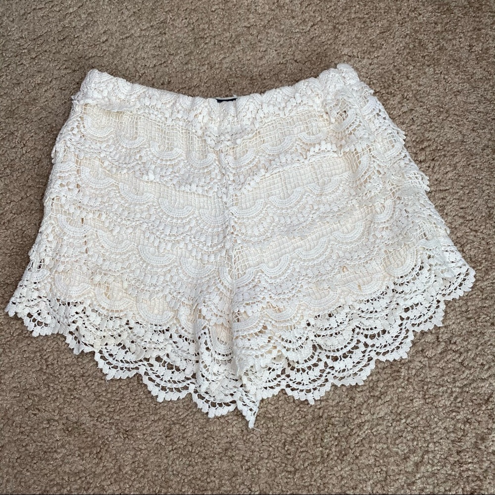 ZARA LACE LINED CREAM SHORTS SM